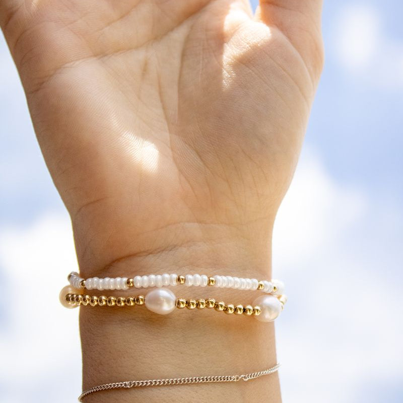Beaded Blondes Poppi Pearl Bracelet Stack - Gold
